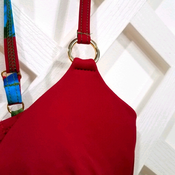 Bikini - Picture 3 of 7